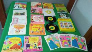 lot 267 image: Vintage 45s record albums vinyl 7  Disney & more.