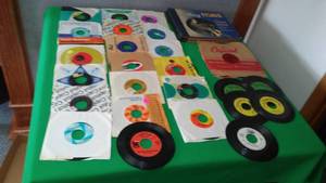 lot 289 image: 45s 50s  60s,  10  albums, see all pics.