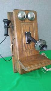 lot 293 image: Retro Styled Phone