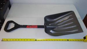 lot 308 image: Telescoping Trunk Shovel by Suncast. Like new