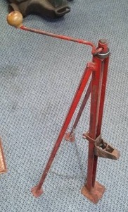 lot 309 image: Vintage bumper tripod Jack. great