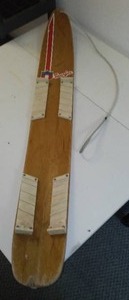 lot 312 image: Vintage SNURFER snow board circa 60s - excellent condition.