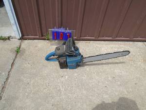 lot 107 image: Vintage Homelite 16 chainsaw. Fires on ether. Good condition. Tested & works. As shown.