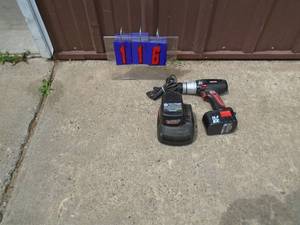 lot 116 image: Craftsman 18 volt drill, battery & charger. As shown.