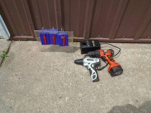 lot 117 image: Misc drills. Both work. As shown.
