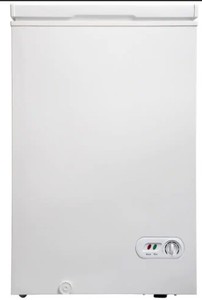 lot 33 image: Nestfair 3.5 cu. ft. Manual Residential Chest Freezer in White with Removable Storage Basket, LES199188K - Unclaimed Freight.