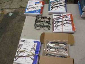 Foster Grant Reading Glasses see a...