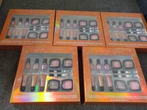 5 Glitz and Glamour Gift Sets...