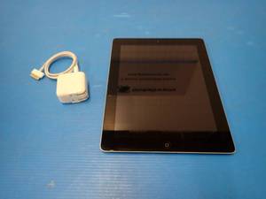 Apple&nbspiPad 2nd Gen A1395  16GB of storage  includes charger