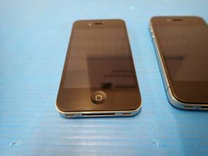 Apple&nbspiPhone 4s A1387  8GB Storage  AT&ampT Carrier Locked  includes chargers