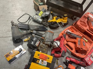 lot 48 image: Lot of assorted salvage tools and Husky Cart see pictures