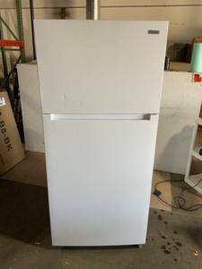 lot 55 image: Vissani 18 cu. ft. Top Freezer Refrigerator DOE in White. See Pictures
