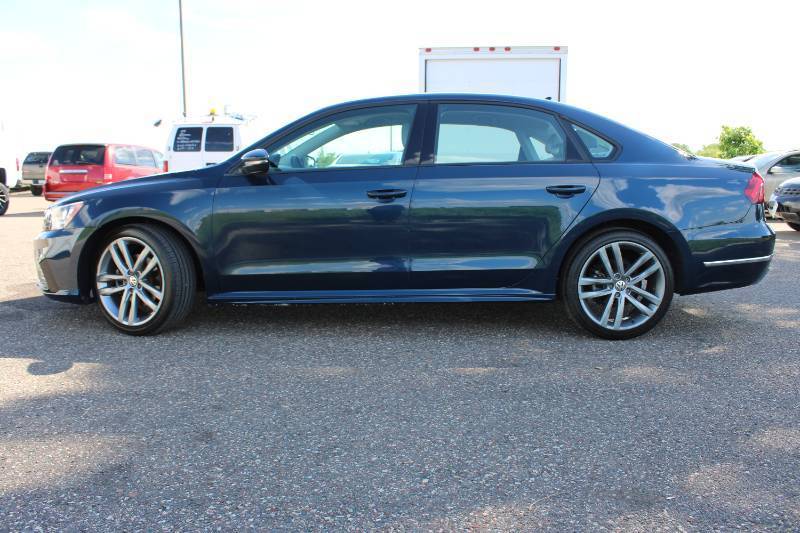 lot 2B image: 2018 Volkswagen Passat R-Line - 54,264 MILES