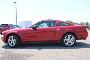 lot 13C image: 2008 Ford Mustang