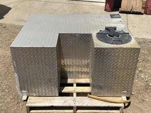 lot 6 image: Diamond Plate Aluminum 180-Gallon Water  Liquid Tank