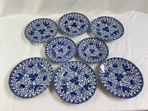 lot 37 image: Set of 8 Antique Japanese Porcelain Rising Phoenix Plates - Two Sizes