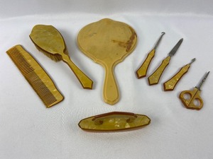 lot 17 image: Vintage Bakelite Art Deco Vanity Set - 8 Pieces