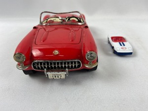 lot 133 image: Fire Engine Red 118 Scale Corvette and 164 Car