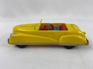 lot 131 image: 1950s Renwal Convertible #39 Plastic Car with Working Hard Top