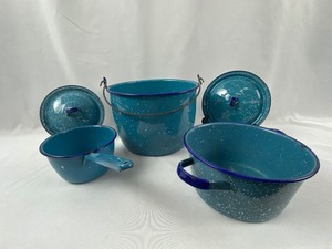 lot 97 image: 5 Pieces of Blue Enamelware Speckled Cookware