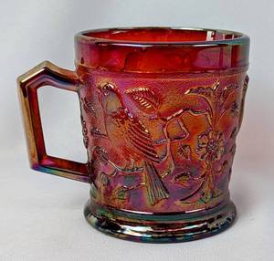 lot 108 image: Unique Selection of Vintage Glassware