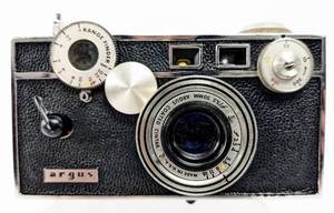 lot 33 image: Vintage Argus C3 Colormatic 50mm Manual Camera with Case