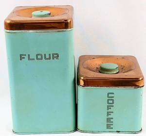 lot 140 image: Turquoise Lincoln Beautyware Cannisters, Chicken and Fruit Molds, Cookie Cutters