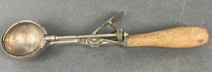 lot 53 image: 10 Antique Wood Handled Kitchen Tools