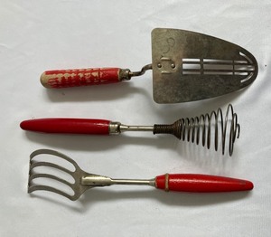 lot 155 image: Red-Handled Vintage Kitchen Wonders