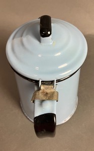 lot 114 image: Sweet Vintage Periwinkle Blue Enamel Coffee Pot