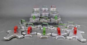 lot 182 image: Vintage Red & Green Metal Handle Cookie Cutter
