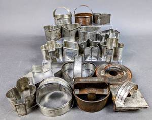 lot 183 image: Vintage Tin Metal Cookie Cutters