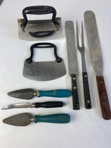 lot 215 image: Vintage Lot With 8 Pieces of Cooking Gear - Some with Blue Handles