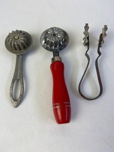 lot 214 image: Vintage Lot of 10 Bakers Kitchen Tools - Several with Red Handles