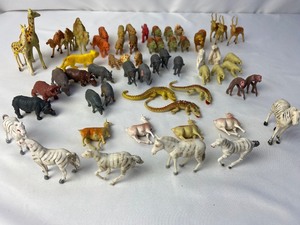 lot 205 image: Vintage Toys - Tiny Zoo Critters #2