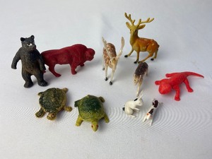 lot 201 image: Vintage 1970s ARCO Noahs Ark & Toys Plastic Animals