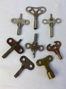 lot 222 image: Lot of 8 Vintage Butterfly Keys, Clock Keys, Radiator Keys