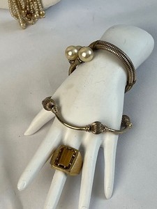 lot 249 image: Costume Jewelry Collection 9 Piece