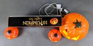 lot 255 image: Delightful Vintage Halloween Decor