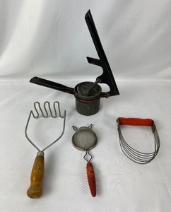 lot 291 image: Vintage Kitchen Utensils 15 Pieces