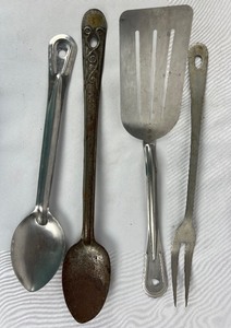 lot 296 image: Vintage Metal Kitchen Wares 8 Pieces