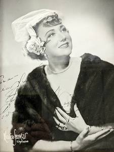lot 235 image: Minneapolis Beauty Authority Myndall Cain Autographed Photos