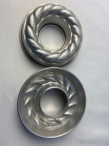 lot 344 image: Lot of 35 Vintage Mini Aluminum Baking Molds