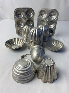 lot 348 image: Lot of 37 Vintage Mini Aluminum Baking Molds