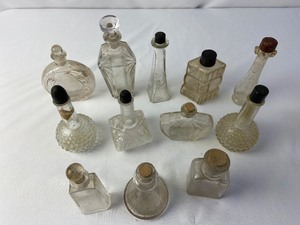 lot 390 image: Vintage Lot of Perfume & Makeup Bottles