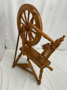 lot 1 image: Stunning Handmade Wooden Spinning Wheel by Harry Bystrom