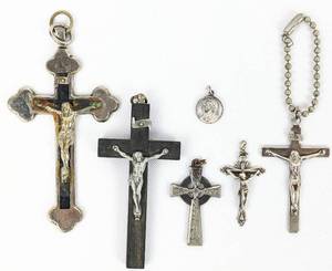 lot 372 image: Vintage Religious  Faith Necklaces, Pendants - Crosses, Crucifixes, Miracle Medals, One Pewter