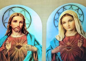 lot 4 image: Vintage Illuminated Lenticular Pulsing Sacred Heart Jesus and Immaculate Mary 3D Hanging Display - With Heart Sound