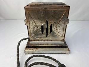 lot 441 image: Vintage 1920s Art Deco Victory Handy Hot Product Toaster