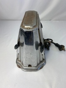 lot 445 image: Vintage Side Load SON-CHIEF Model 680 Electric Toaster